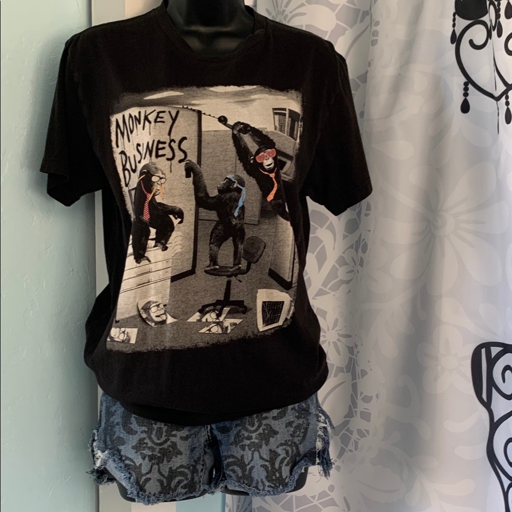 Riot Society graphic tee shirt. Size medium - Picture 1 of 7
